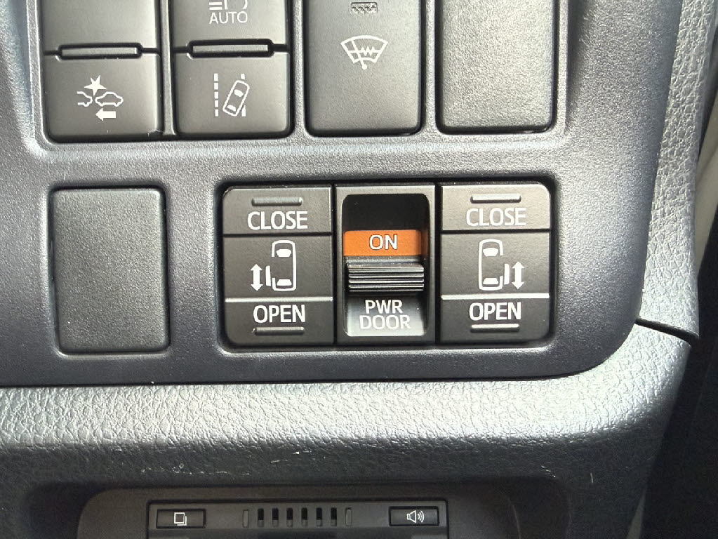 トヨタ ヴォクシー5枚目