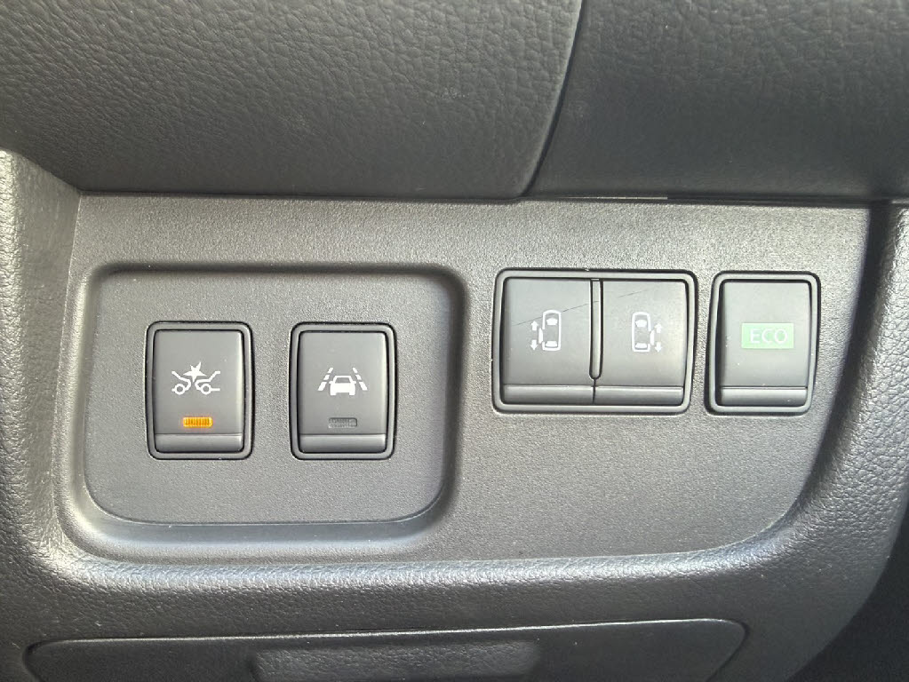 ニッサン セレナ6枚目