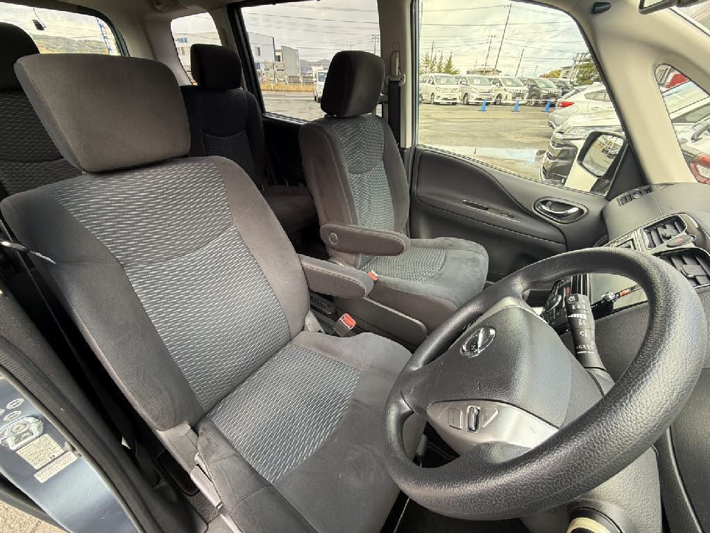 ニッサン セレナ8枚目