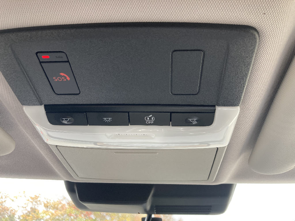 三菱 アウトランダーPHEV10枚目