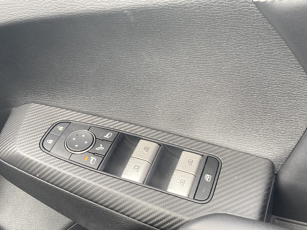 三菱 アウトランダーPHEV13枚目