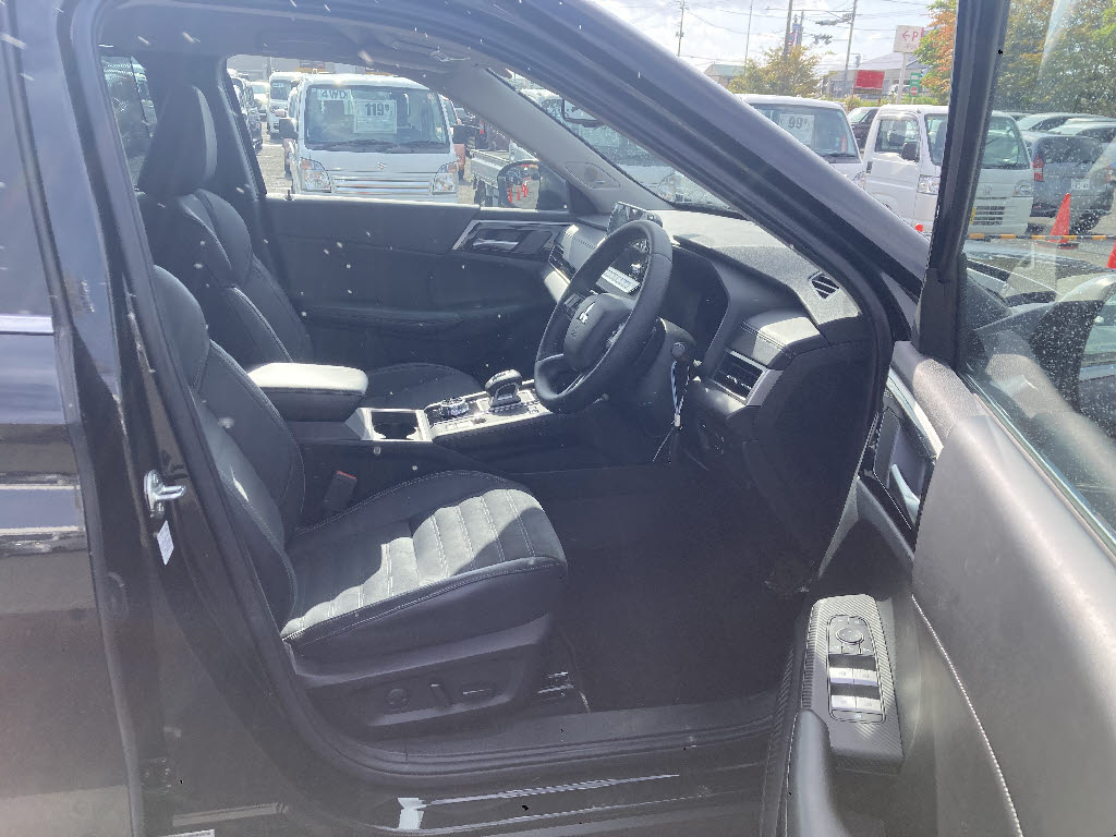 三菱 アウトランダーPHEV15枚目