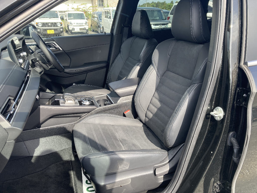 三菱 アウトランダーPHEV18枚目