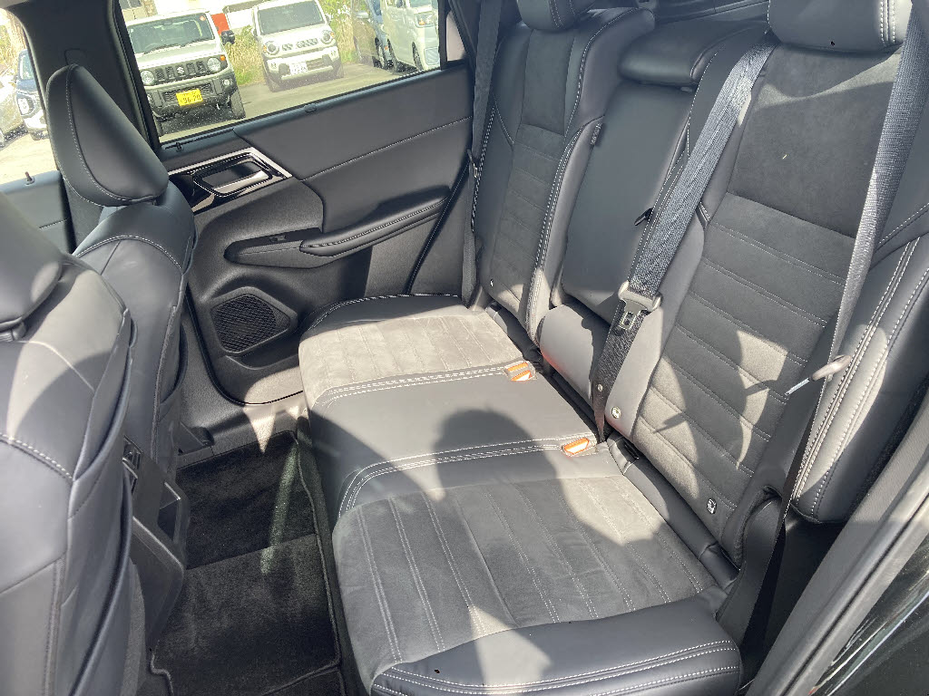 三菱 アウトランダーPHEV19枚目