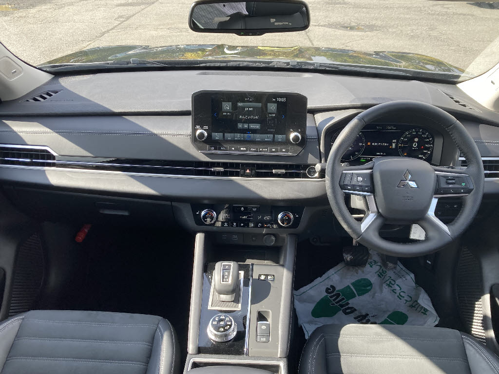 三菱 アウトランダーPHEV2枚目