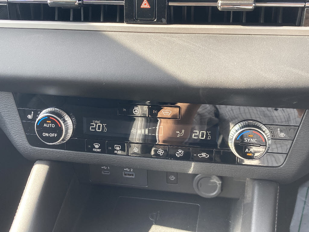 三菱 アウトランダーPHEV5枚目