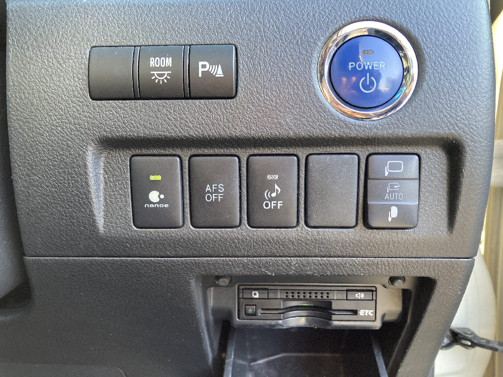 トヨタ アルファード ハイブリッド10枚目