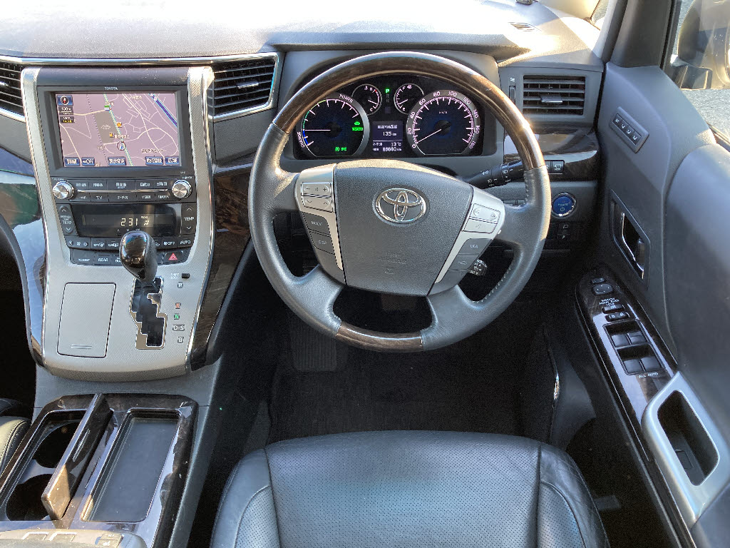 トヨタ アルファード ハイブリッド3枚目