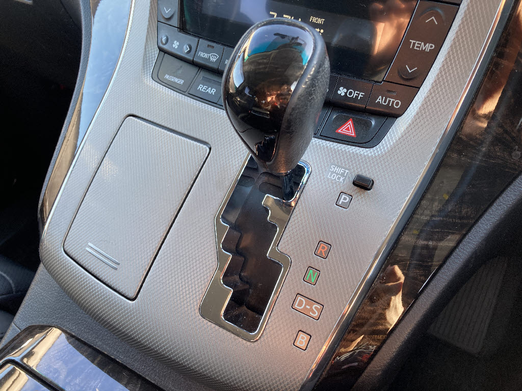 トヨタ アルファード ハイブリッド7枚目