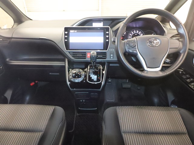 トヨタ ヴォクシー2枚目