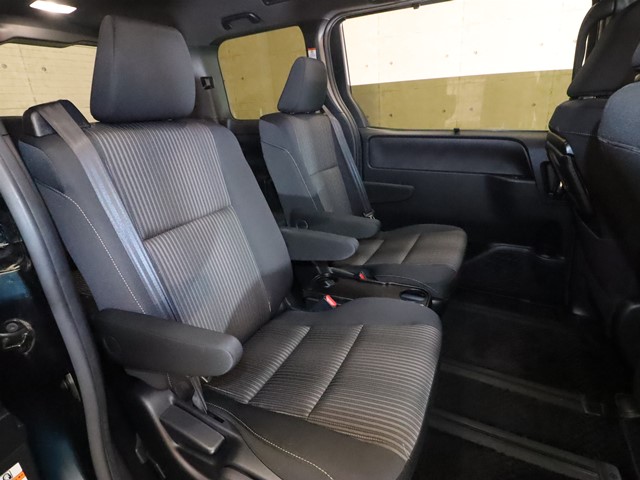 トヨタ ヴォクシー4枚目