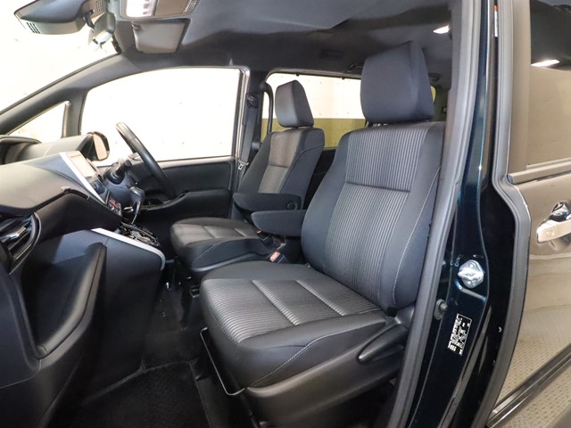 トヨタ ヴォクシー6枚目