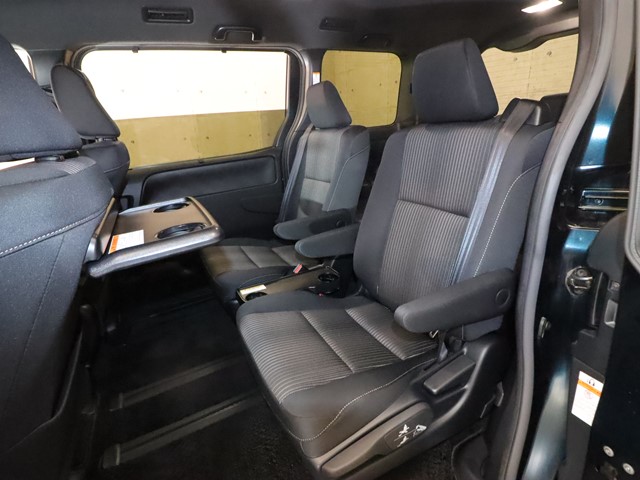 トヨタ ヴォクシー7枚目