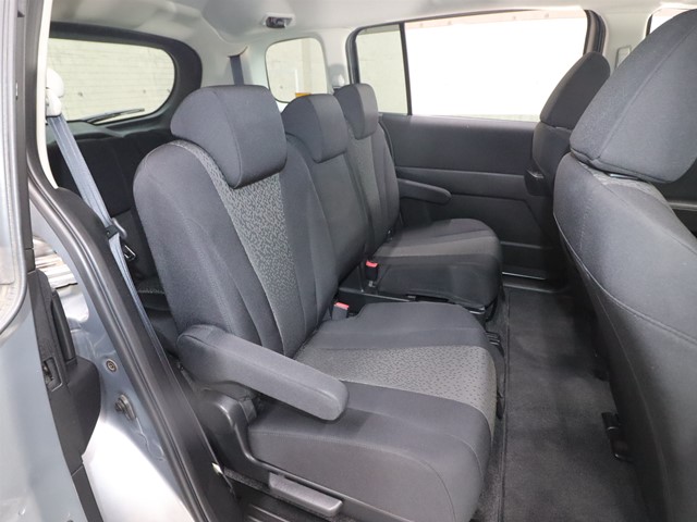 ニッサン ラフェスタ5枚目