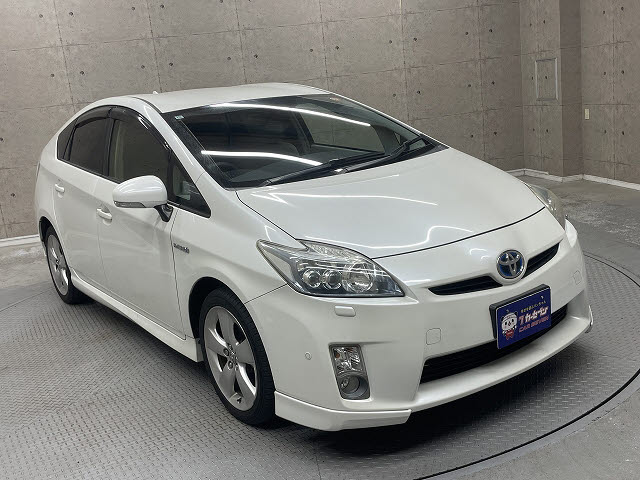 トヨタ プリウス10枚目