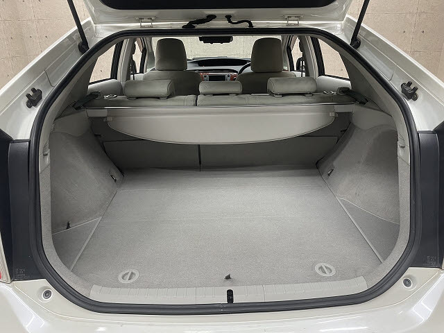 トヨタ プリウス7枚目