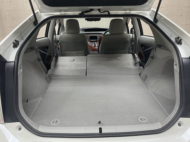 トヨタ プリウス8枚目