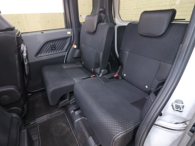 ダイハツ タントカスタム9枚目