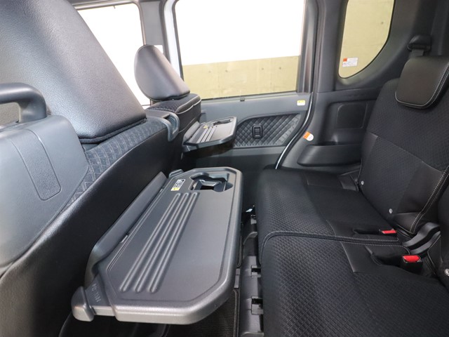 ダイハツ タントカスタム8枚目