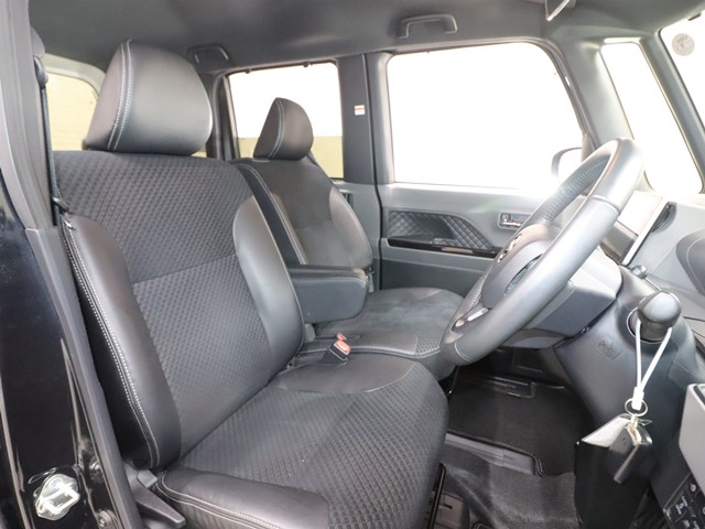 ダイハツ タントカスタム3枚目