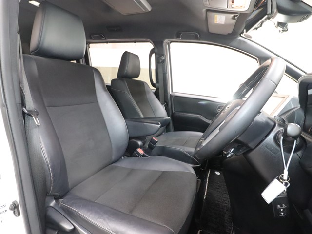 トヨタ ノア3枚目