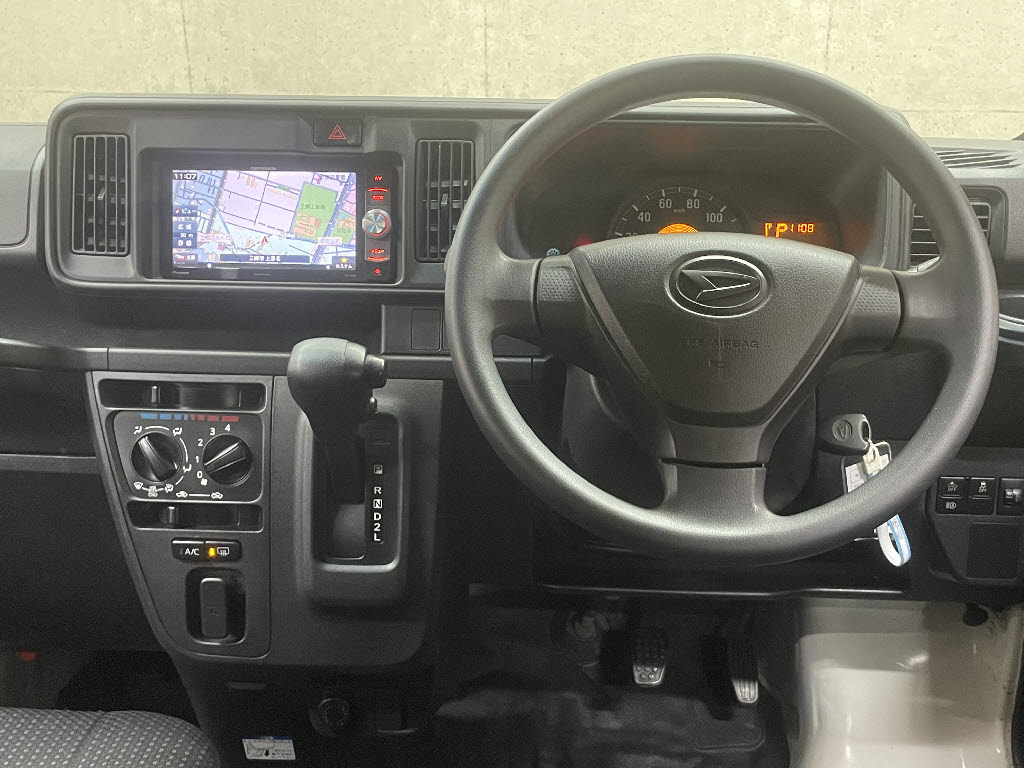 ダイハツ ハイゼットカーゴV2枚目