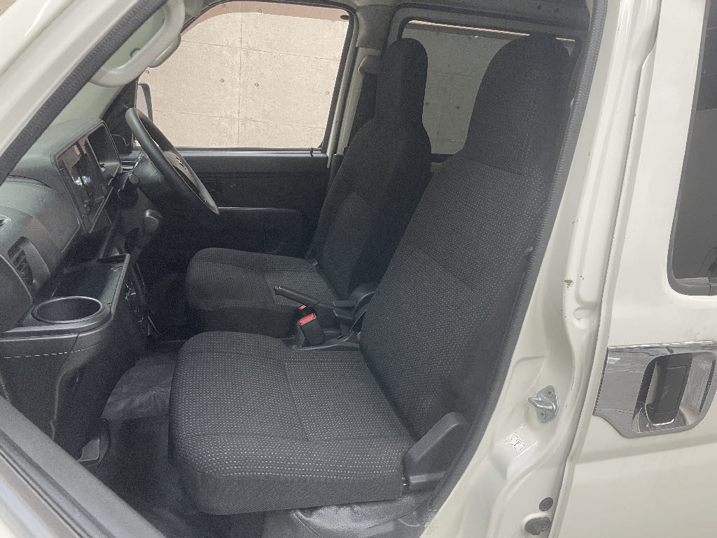 ダイハツ ハイゼットカーゴV5枚目