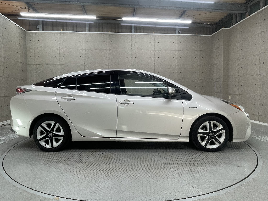 トヨタ プリウス14枚目