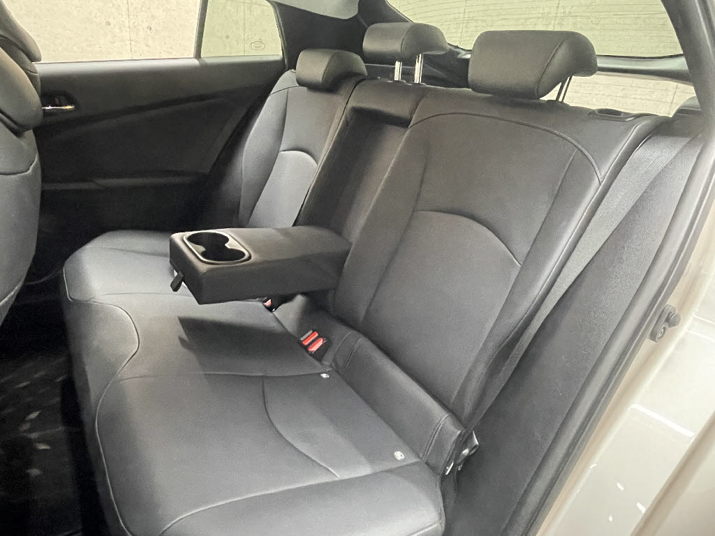 トヨタ プリウス6枚目