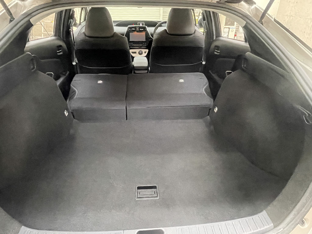 トヨタ プリウス7枚目