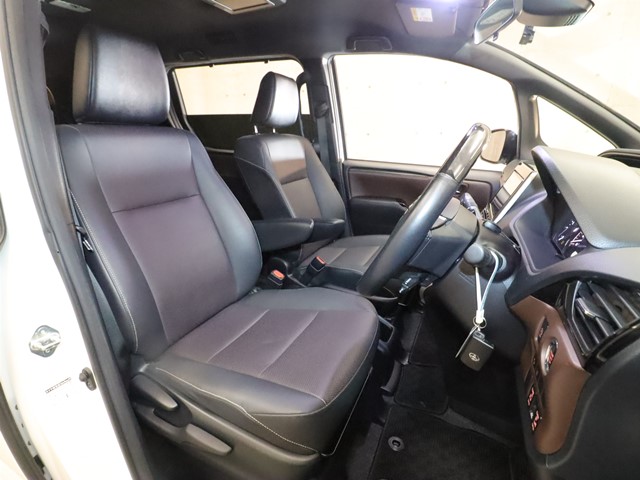 トヨタ エスクァイア3枚目