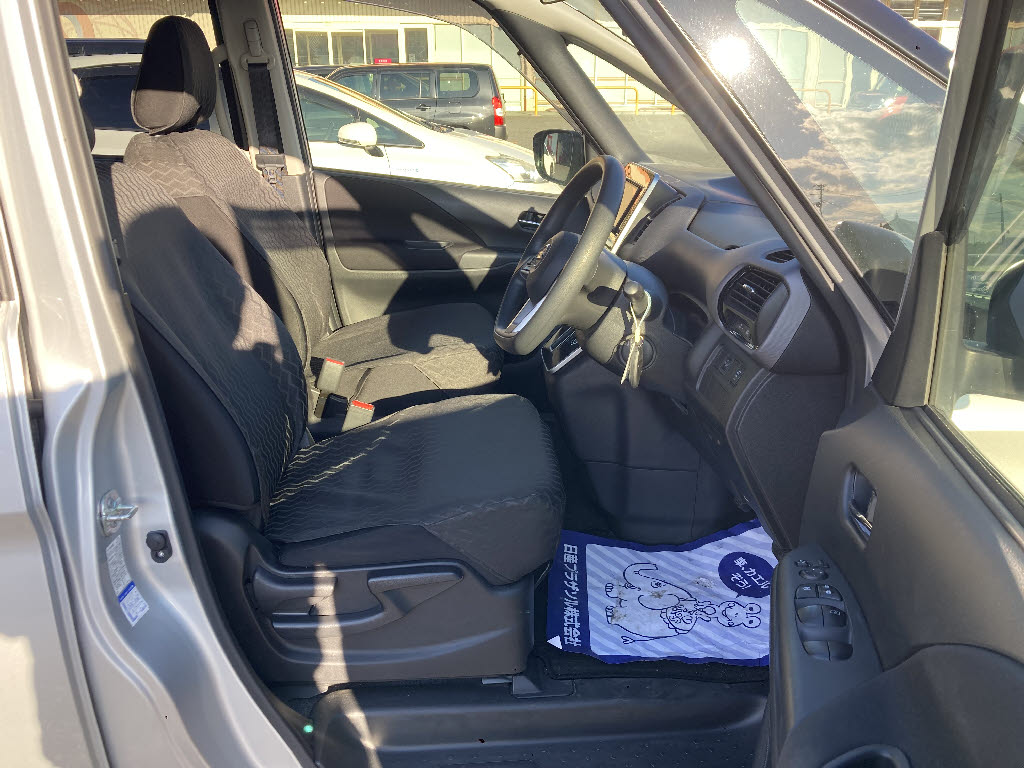 ニッサン セレナHV12枚目