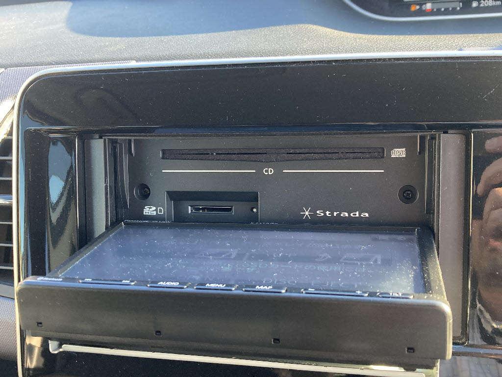 ニッサン セレナHV4枚目