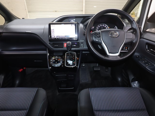 トヨタ ヴォクシー2枚目