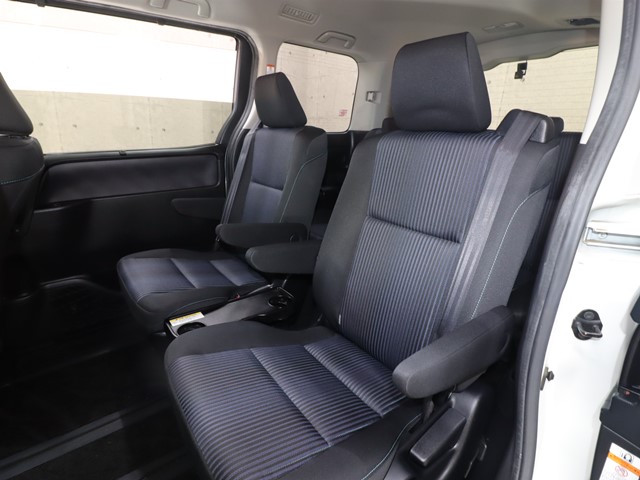 トヨタ ヴォクシー8枚目