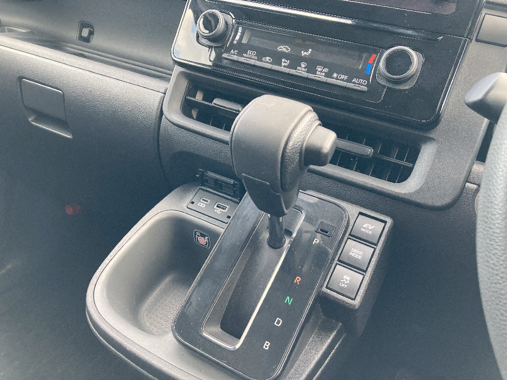 トヨタ シエンタ ハイブリッド16枚目