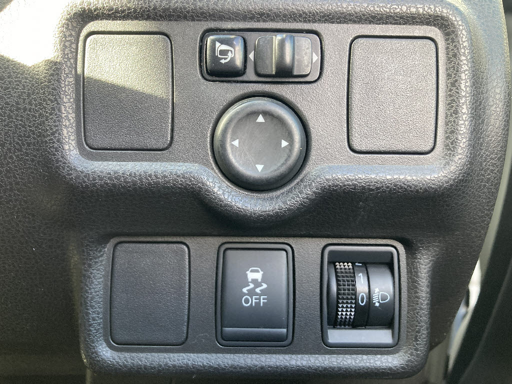 ニッサン ノート13枚目