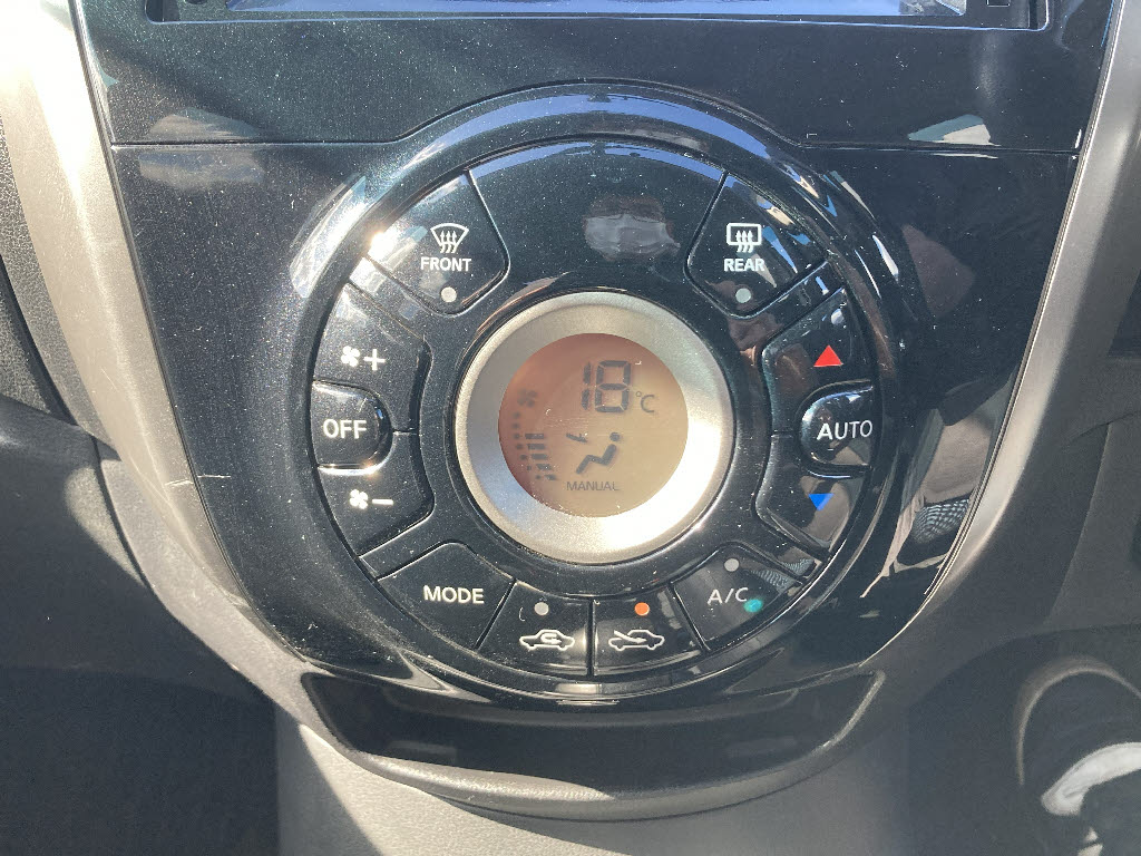 ニッサン ノート6枚目