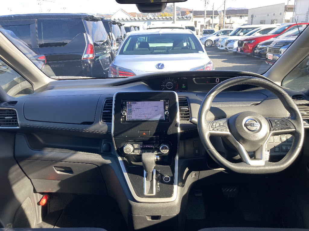 ニッサン セレナ2枚目