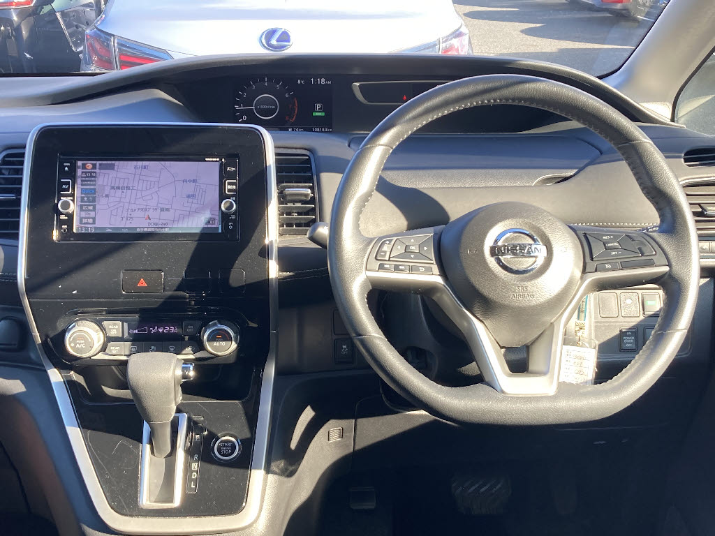 ニッサン セレナ3枚目