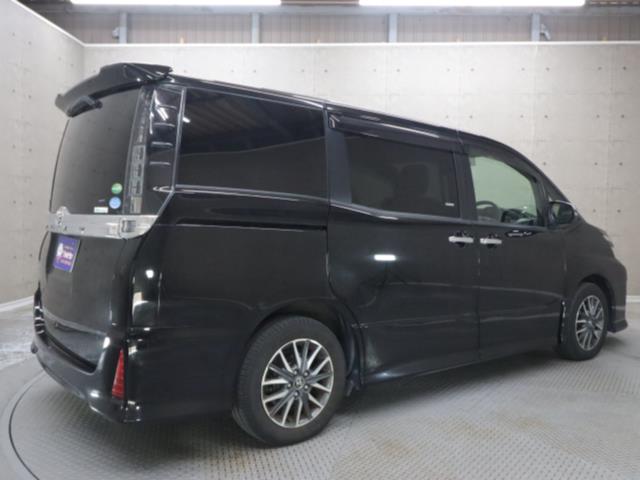 トヨタ ヴォクシー1枚目