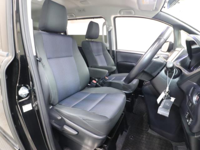 トヨタ ヴォクシー3枚目