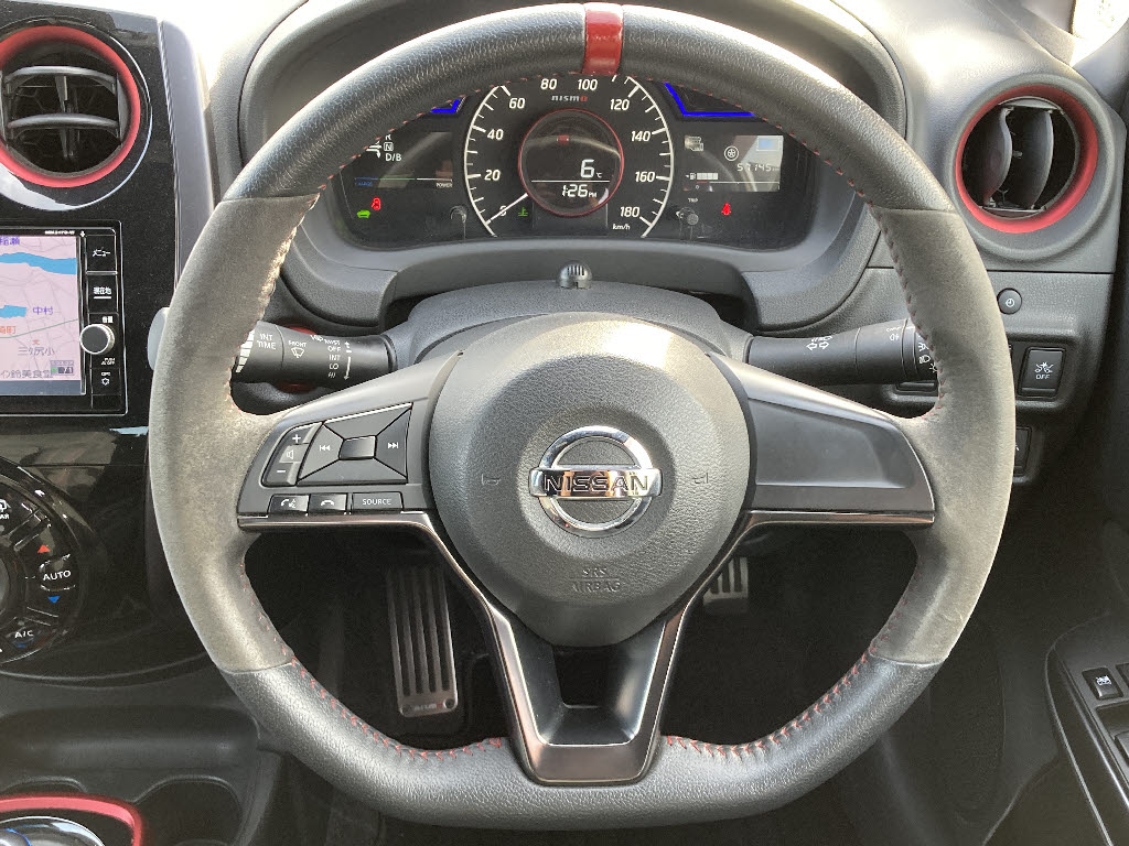 ニッサン ノート6枚目