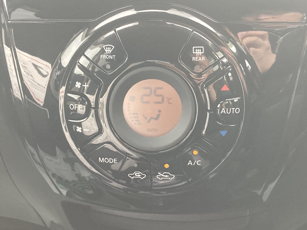 ニッサン ノート13枚目