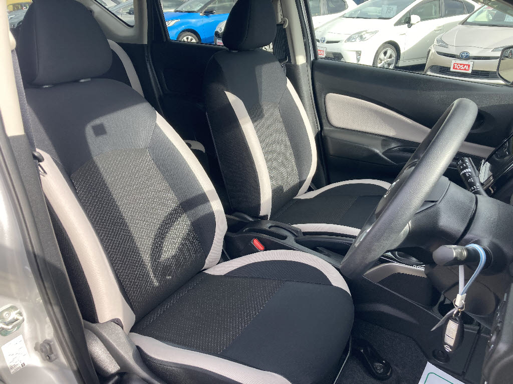 ニッサン ノート17枚目