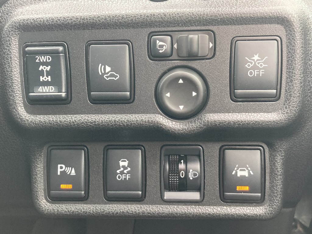 ニッサン ノート5枚目