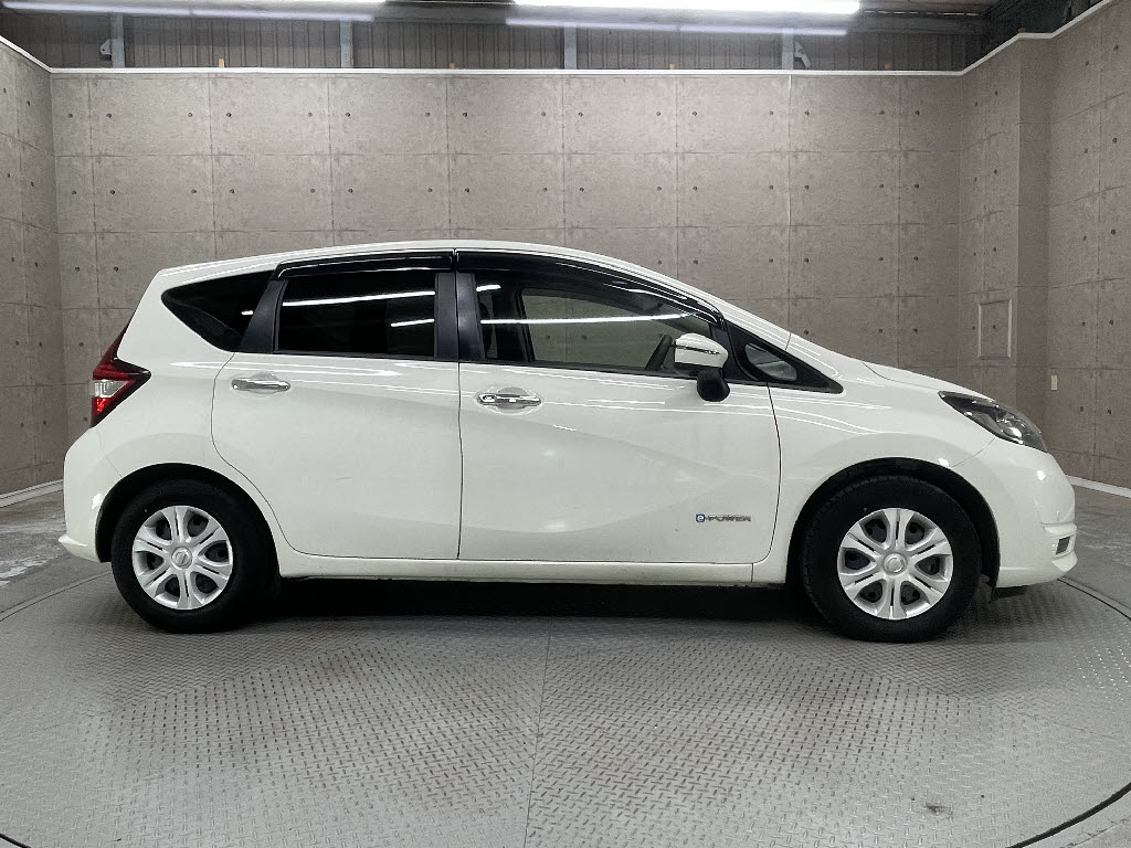 ニッサン ノート13枚目