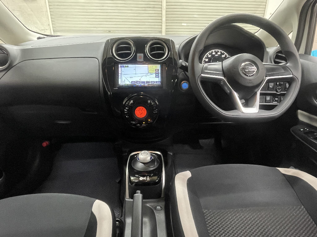 ニッサン ノート2枚目