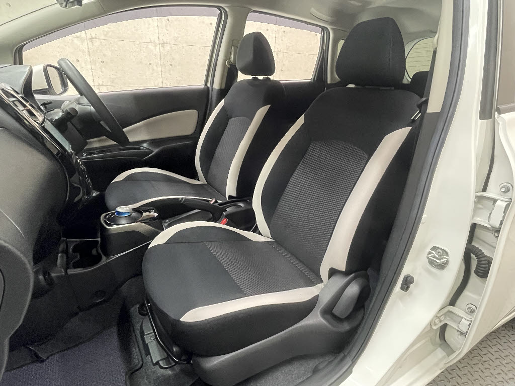 ニッサン ノート5枚目