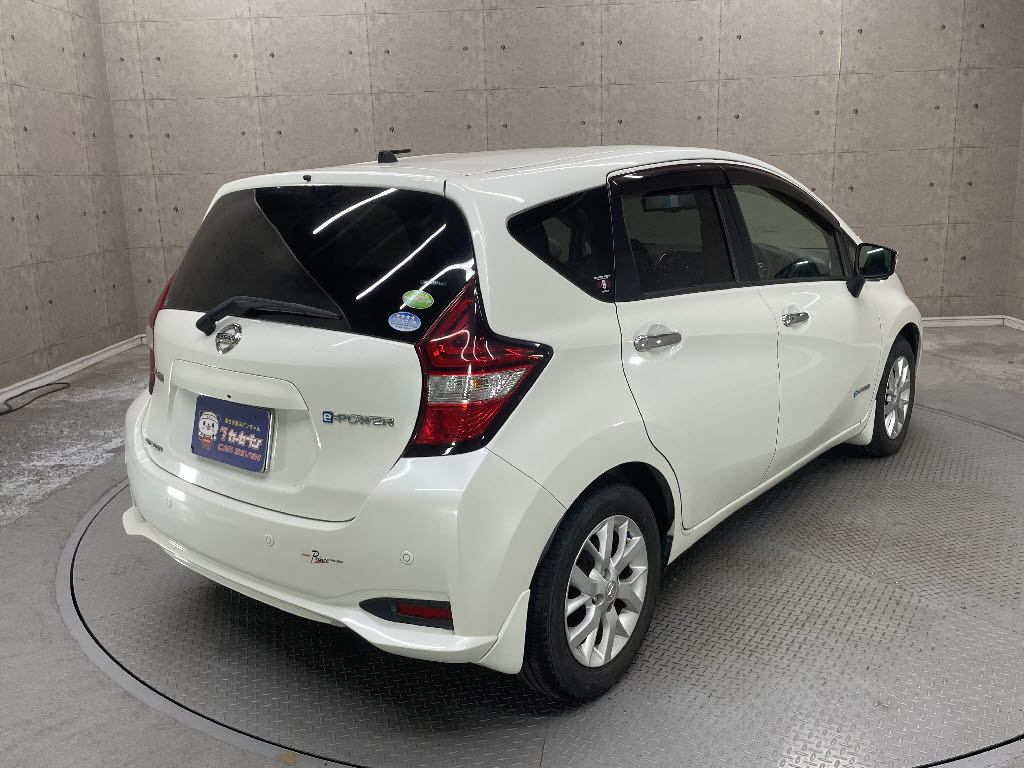 ニッサン ノート1枚目